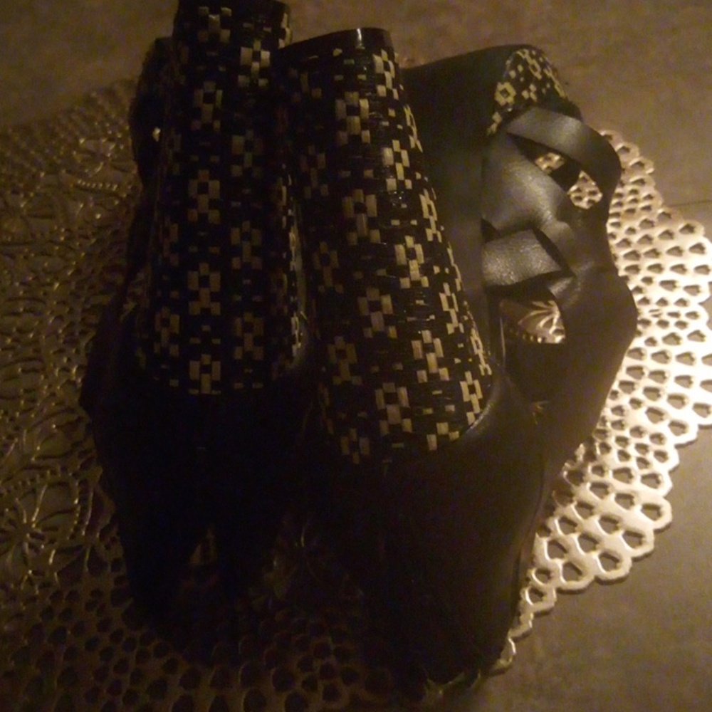 Heels - Picture 2 of 4